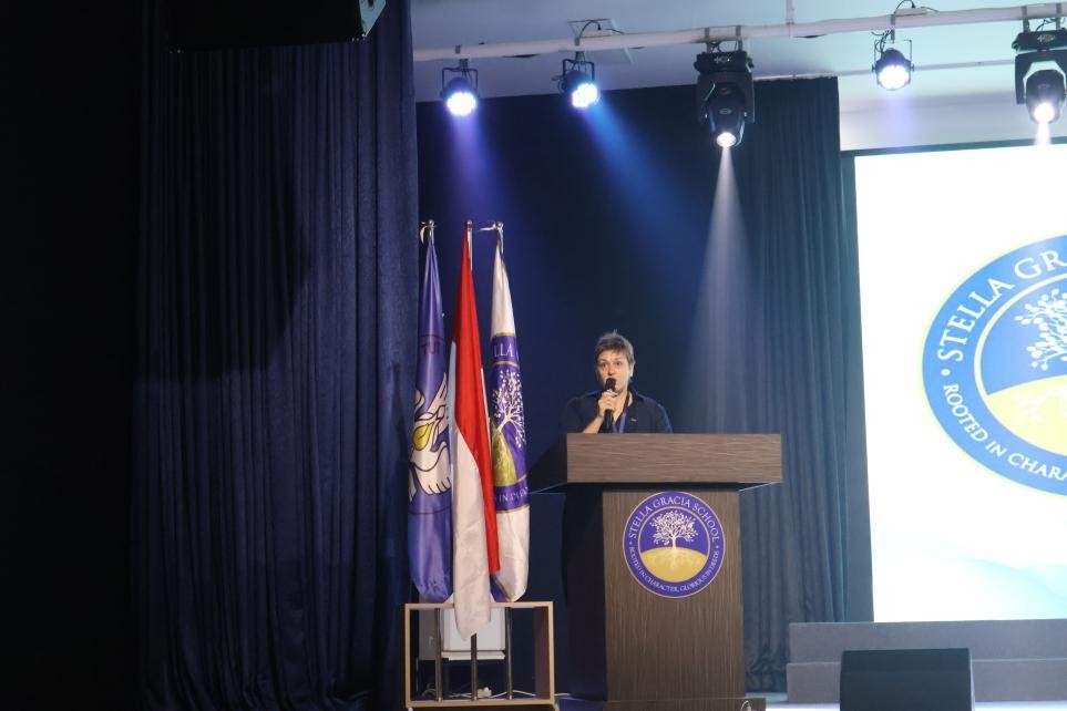 伊莉娜致辭。哈山努丁大學孔子學院供圖