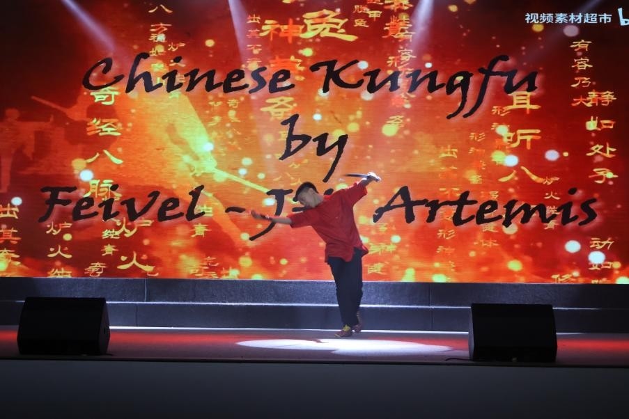 恩星學校中學部學生表演武術。哈山努丁大學孔子學院供圖