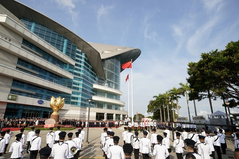 香港舉行升旗儀式慶祝新中國(guó)成立76周年(1)XxjpsgC000067_20251001_PEPFN0A001.jpg